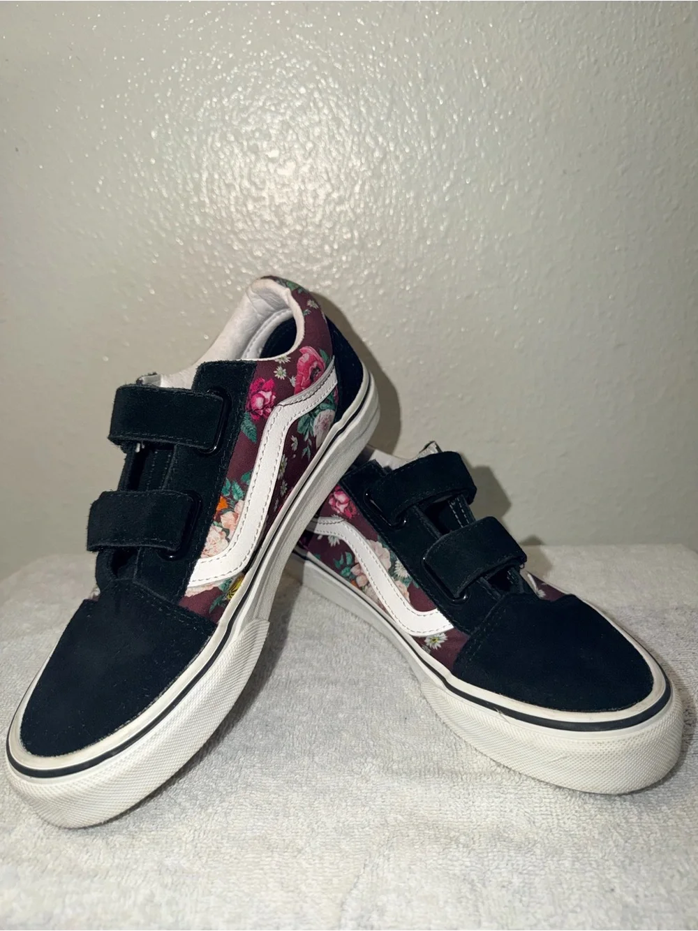 Vans Kids Floral Velcro Sneakers - Black & Burgundy Floral